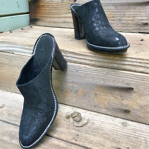 Donald J Pilner Black Mules/ Italian Heels